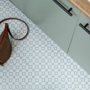 30.48cm x 30.48cm BLOOMY GRID peel and stick vinyl floor tiles (274-5060)
